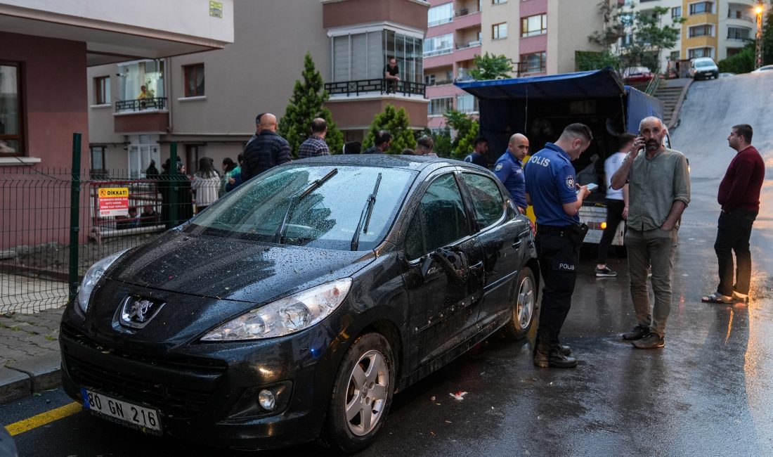 ANKARA (AA) – Ankara'nın Mamak ilçesinde sağanak nedeniyle bir binanın