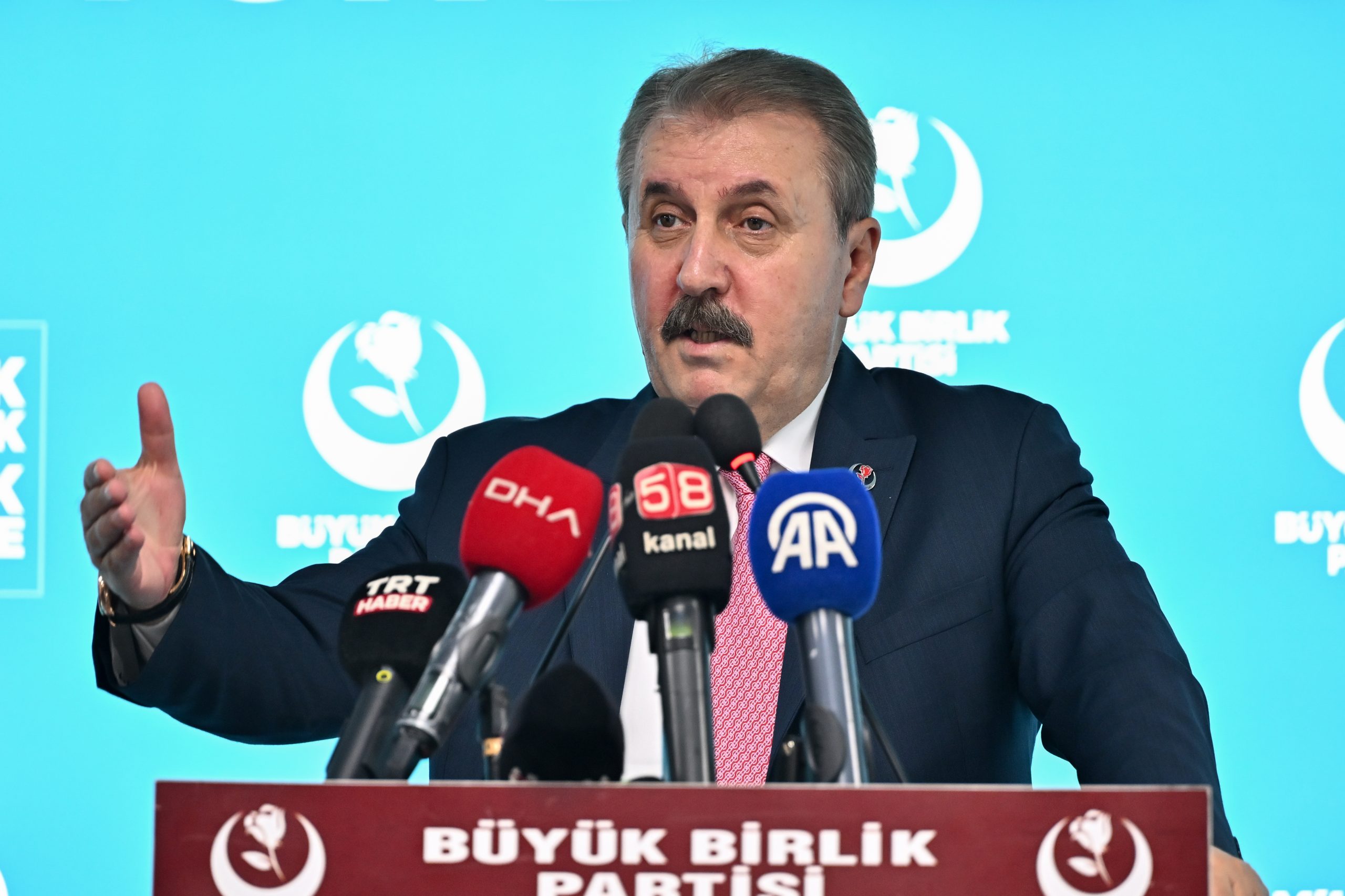 - "Vergi gelirlerindeki en önemli payın gelir vergisi ve kurumlar