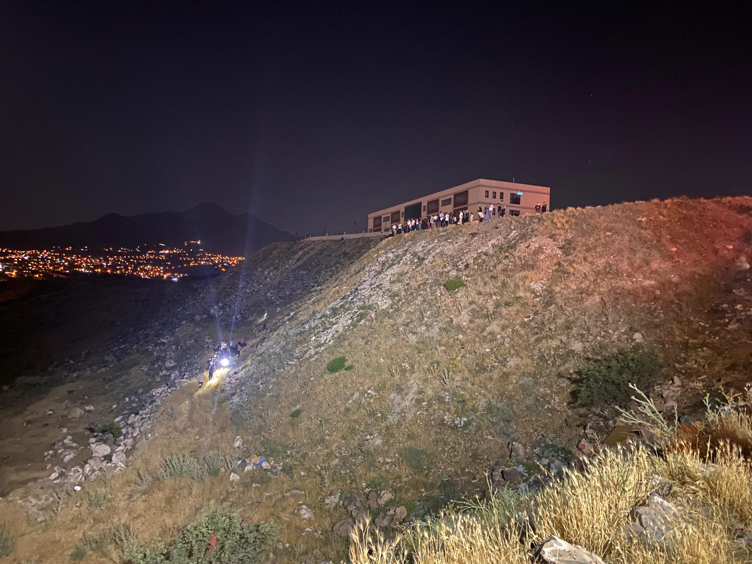 KAYSERİ (AA) – Kayseri'de yaklaşık 30 metre yüksekliğindeki uçurumdan düşen