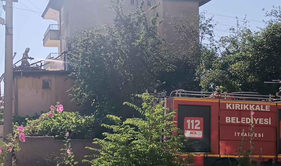 KIRIKKALE (AA) – Kırıkkale'de evin çatısında çıkan yangın itfaiye ekiplerince
