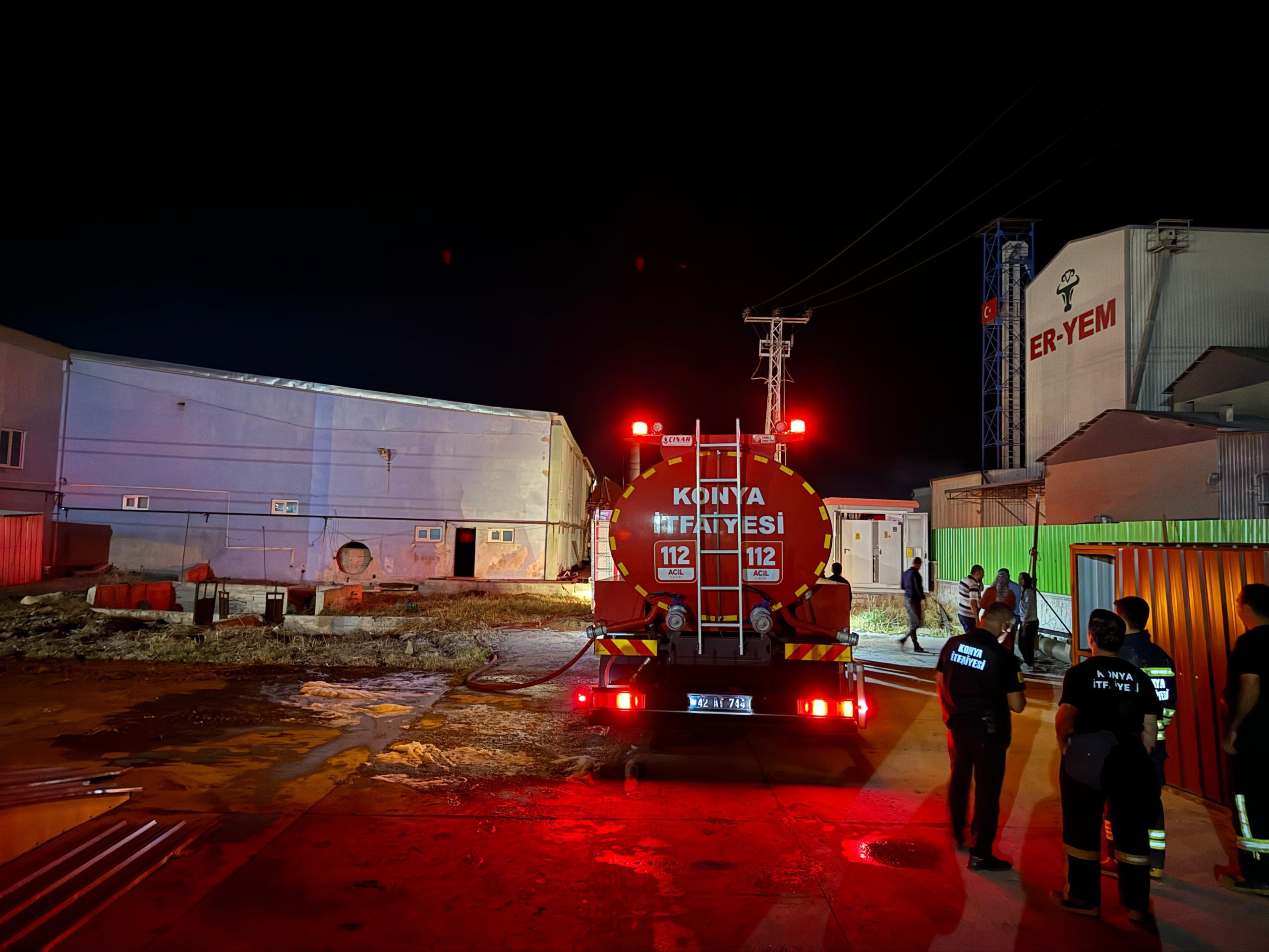 KONYA (AA) – Konya'nın Ereğli ilçesinde geri dönüşüm fabrikasında çıkan