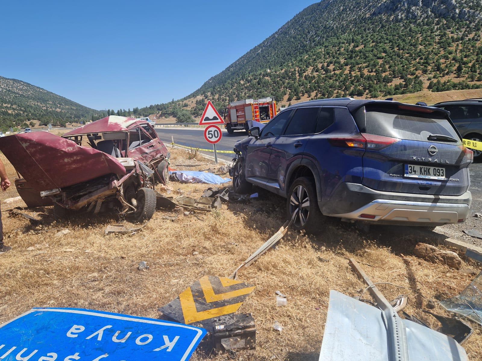 KONYA (AA) – Konya'nın Derebucak ilçesinde, 2 otomobilin çarpışması sonucu