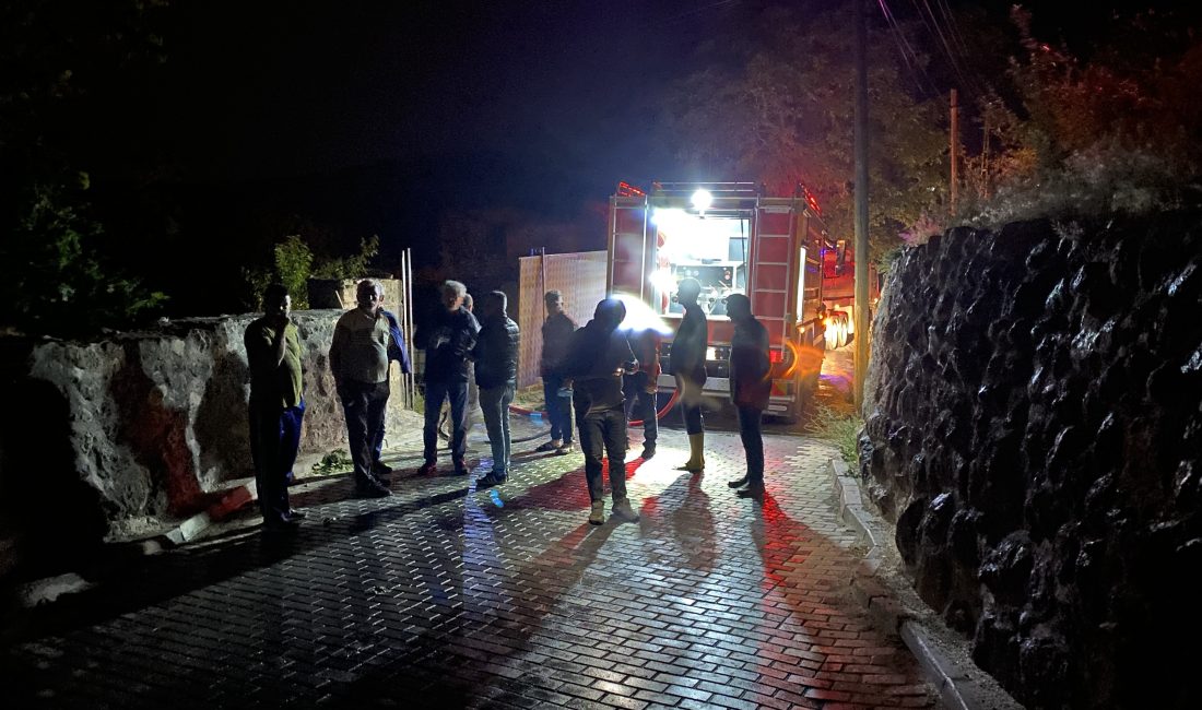 NİĞDE (AA) – Niğde'de akşam saatlerinde etkili olan şiddetli fırtına