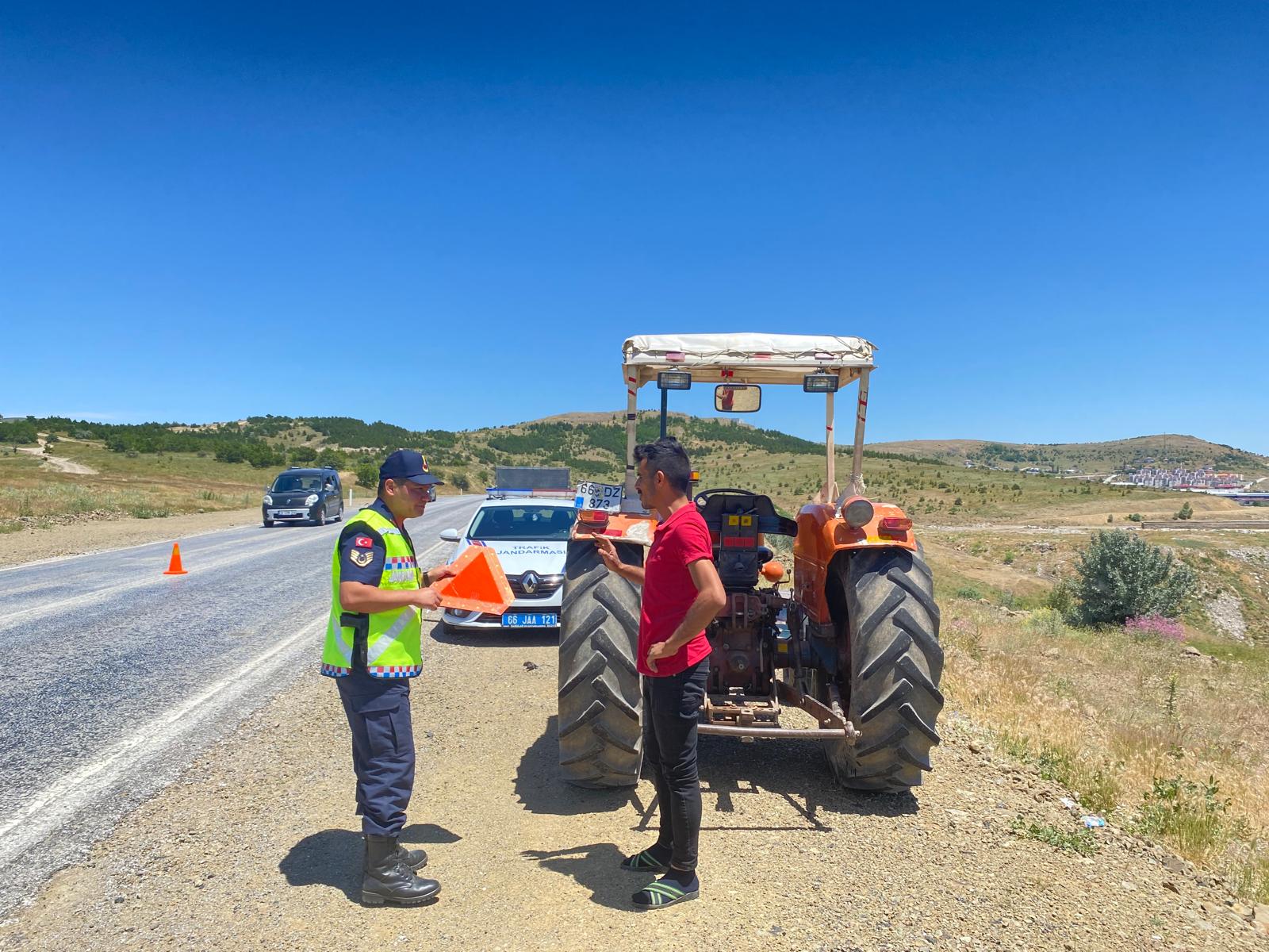 YOZGAT (AA) – Yozgat Merket İlçe Jandarma Komutanlığı trafik ekipleri,