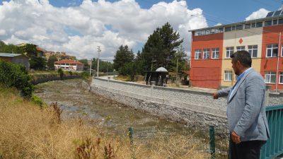 ​​​​​​​Kalfat Belediyesince taşkın ve sellerin önüne geçmek için beldedeki derelerde