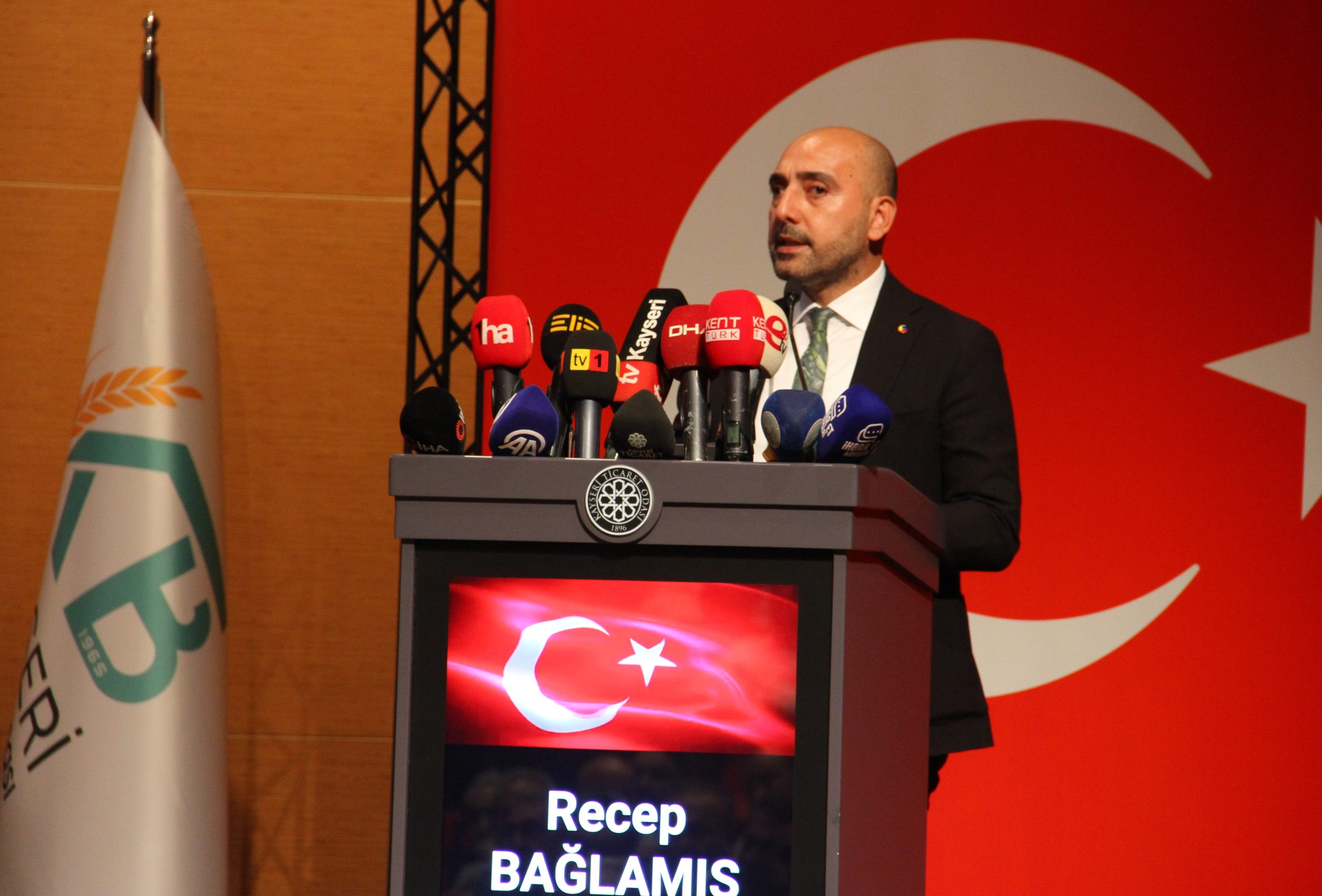 - "Tüm milleti yüreğinden hançerleyen o siyonist, o soykırımcı katil