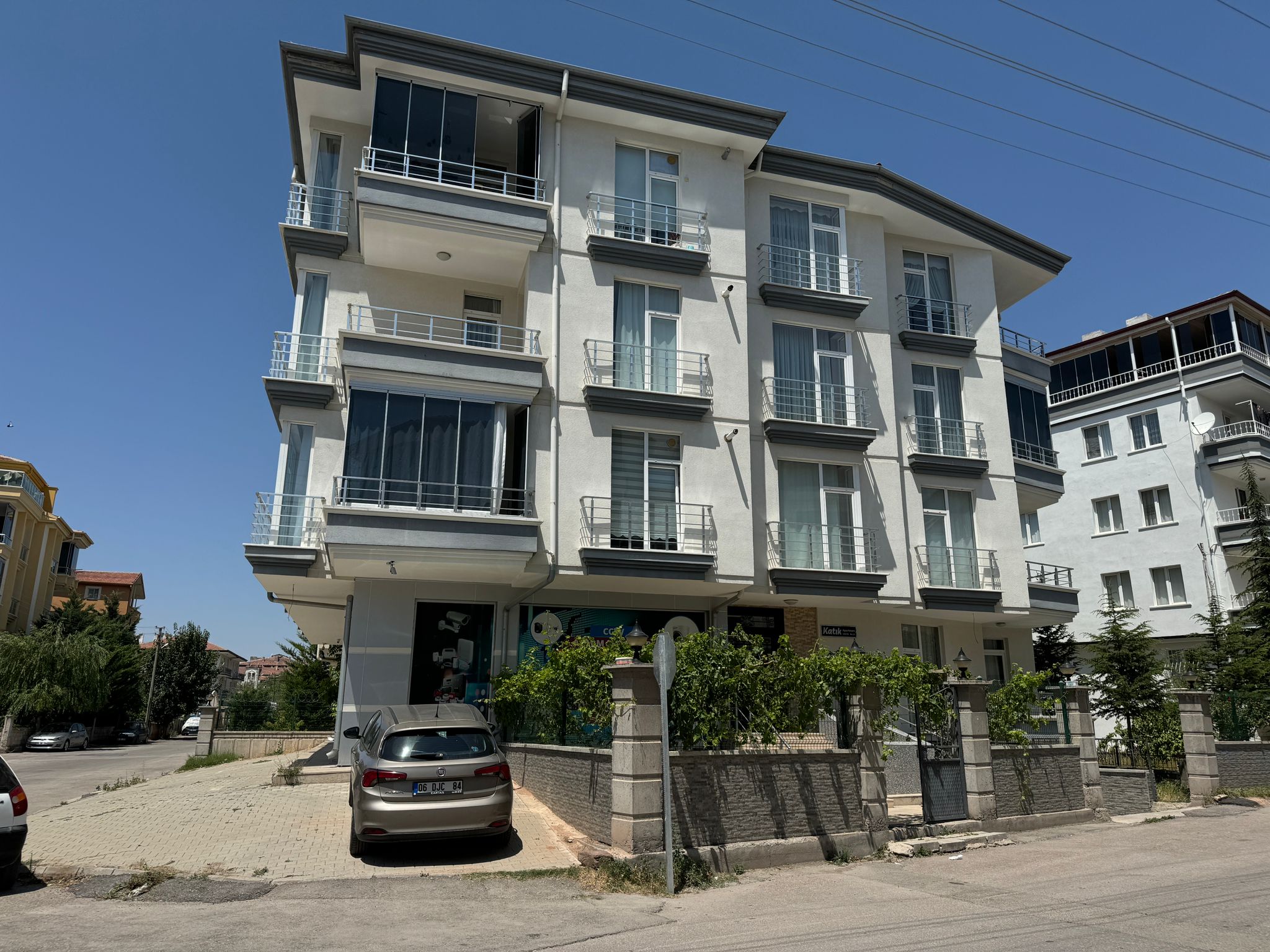 AKSARAY (AA) – Aksaray'da kavga eden iki kardeşten biri otomobil