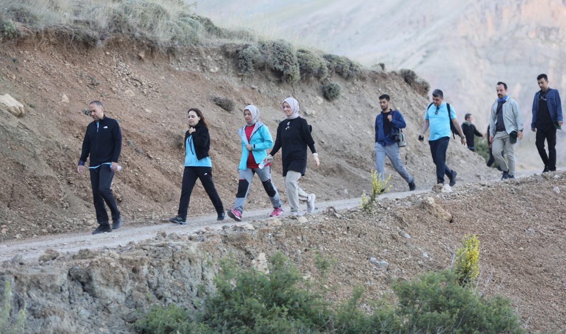 - Niğde Valisi Cahit Çelik de 45 kilometrelik ilk etaba