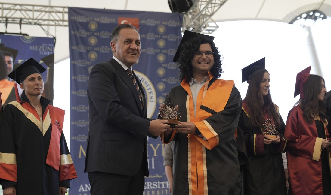 ANKARA (AA) – Ankara Üniversitesi 2023-2024 Eğitim-Öğretim Yılı mezunları yeni