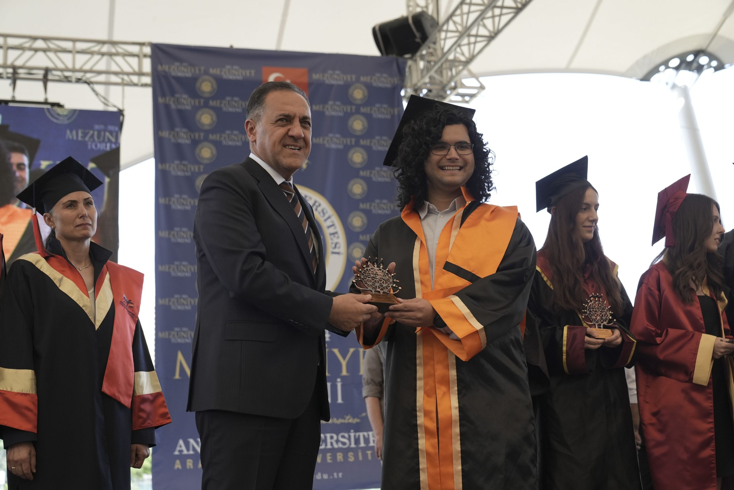 ANKARA (AA) – Ankara Üniversitesi 2023-2024 Eğitim-Öğretim Yılı mezunları yeni