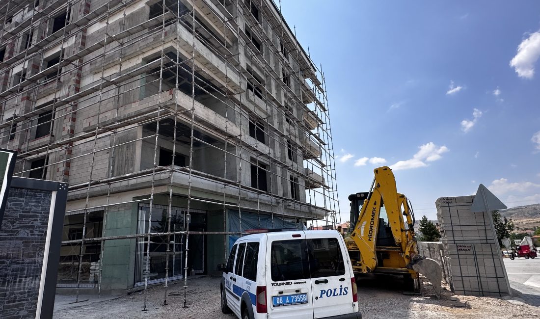 ANKARA (AA) – Ankara'nın Çubuk ilçesinde, inşaatın 6'ncı katından asansör