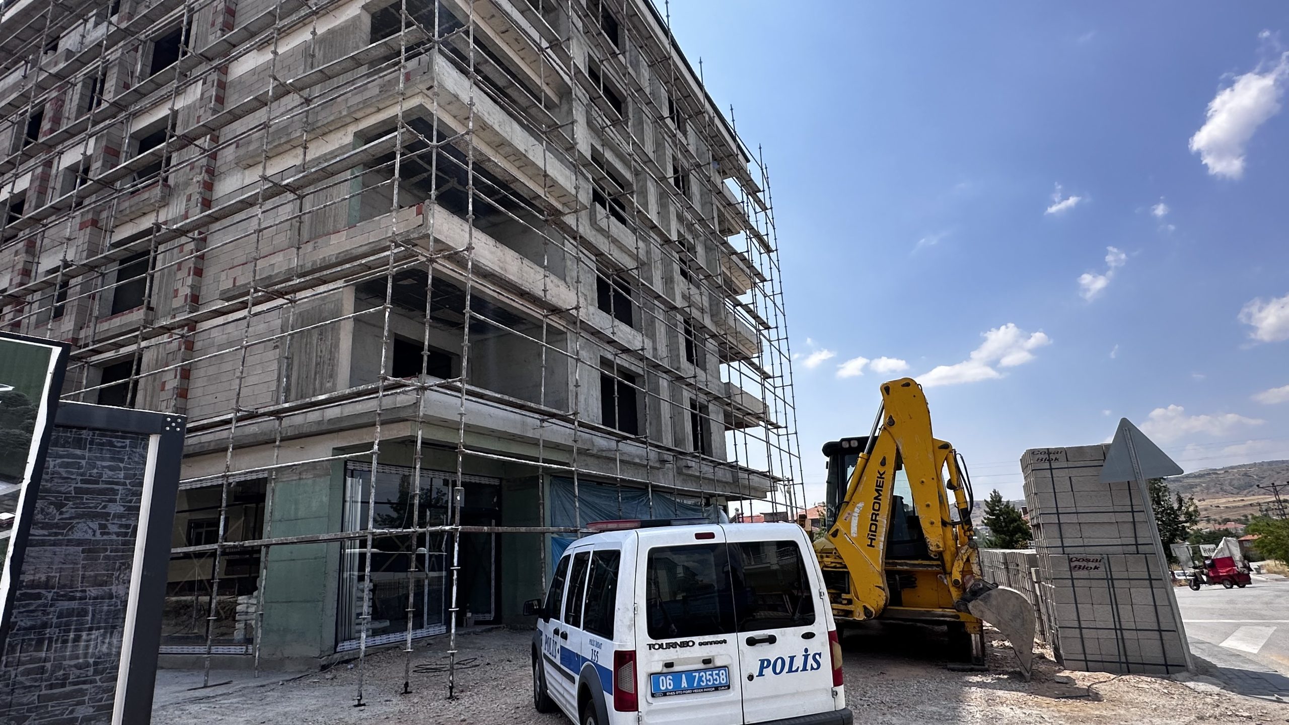 ANKARA (AA) – Ankara'nın Çubuk ilçesinde, inşaatın 6'ncı katından asansör