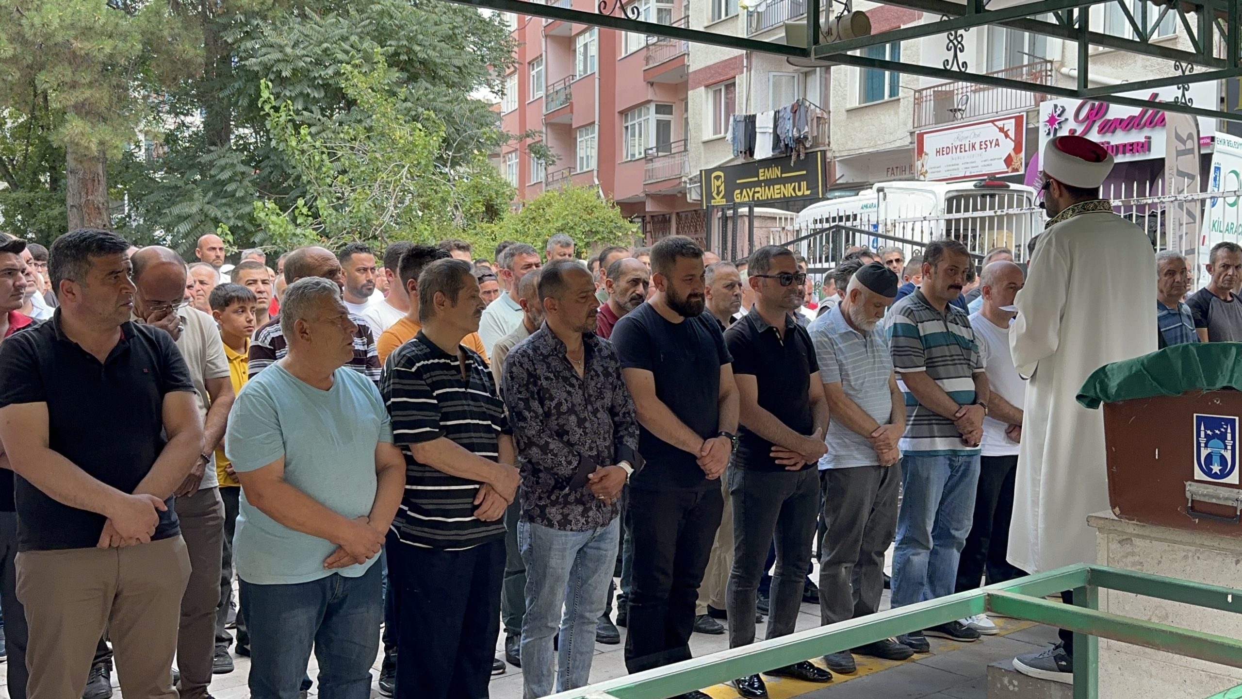ANKARA (AA) – Ankara'nın Çubuk ilçesinde, inşaatın 6'ncı katından asansör