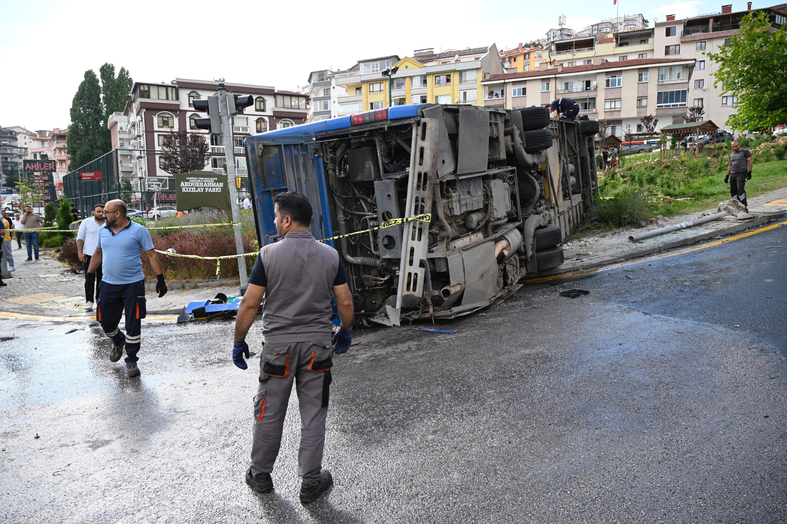 ANKARA (AA) – Ankara'nın Keçiören ilçesinde EGO otobüsünün devrilmesi sonucu
