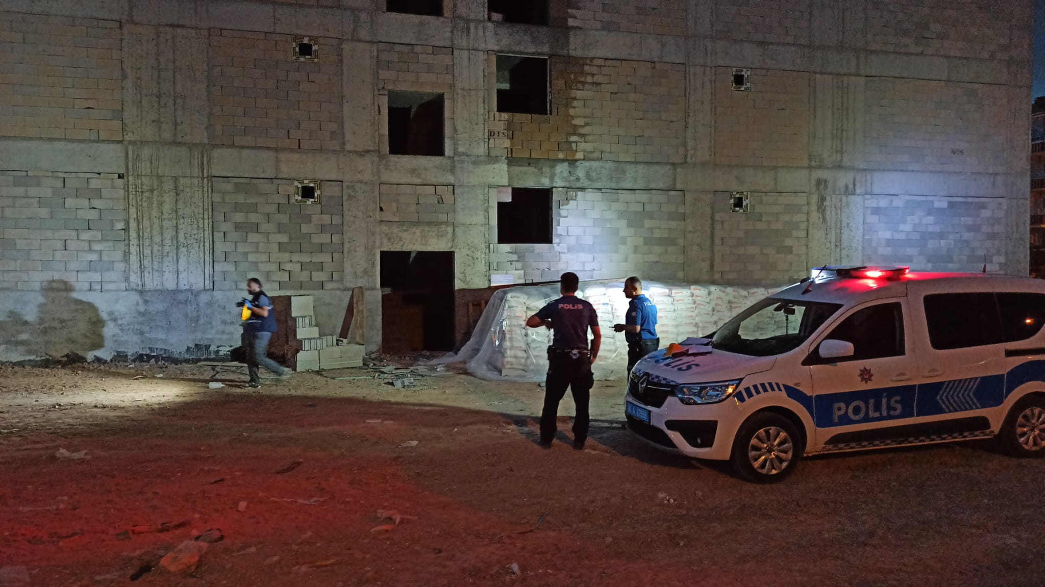 ANKARA (AA) – Ankara'nın Kahramankazan ilçesinde inşaatın 6. katından düşen