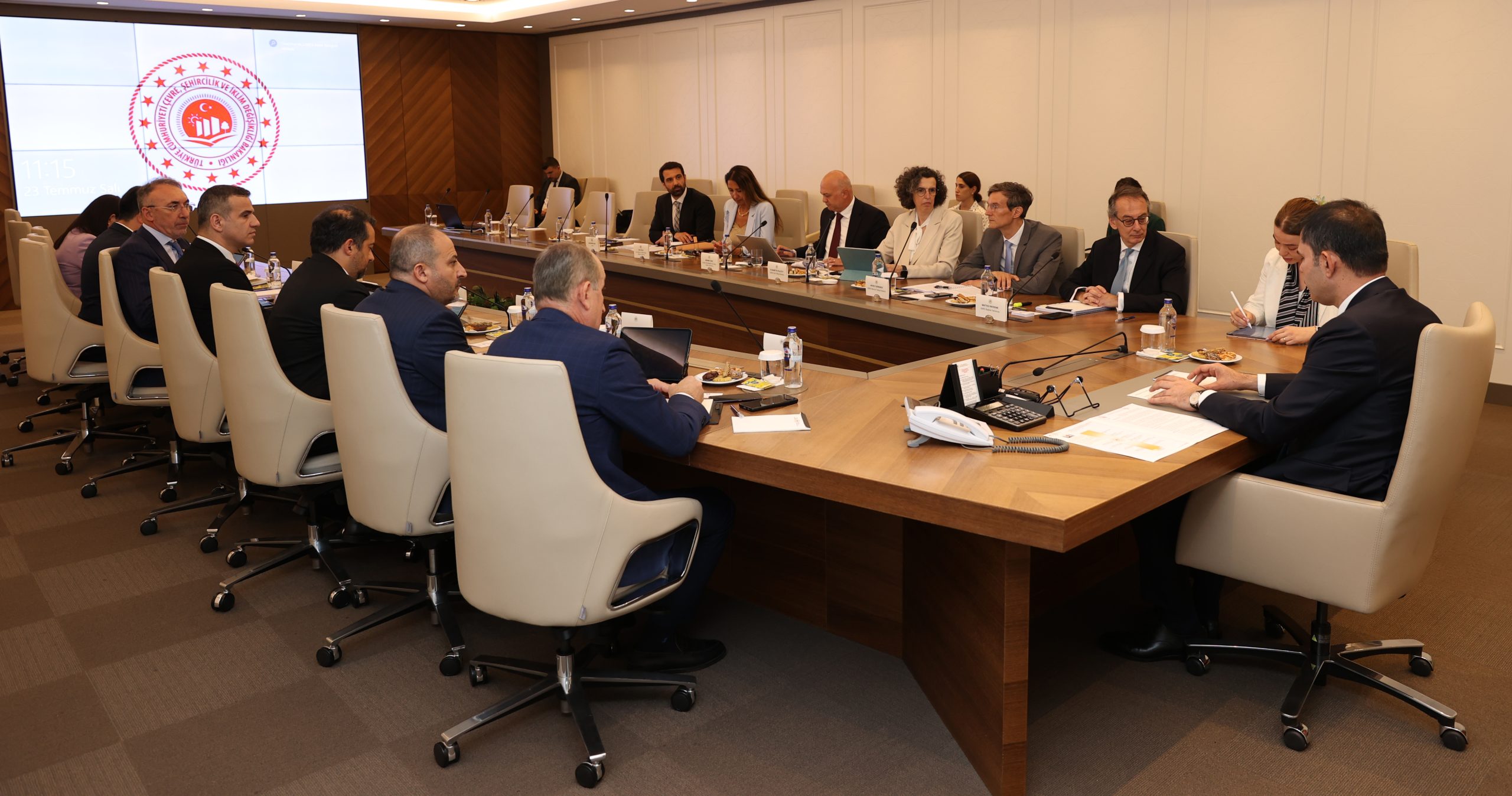 - Görüşmede, deprem bölgesine yönelik çalışmalardan iklim değişikliğine kadar birçok