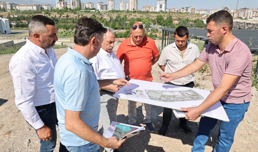 KAYSERİ (AA) – Talas Belediye Başkanı Mustafa Yalçın, yapımı devam