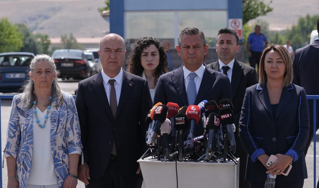 ANKARA (AA) – CHP Genel Başkanı Özgür Özel, Sinan Ateş