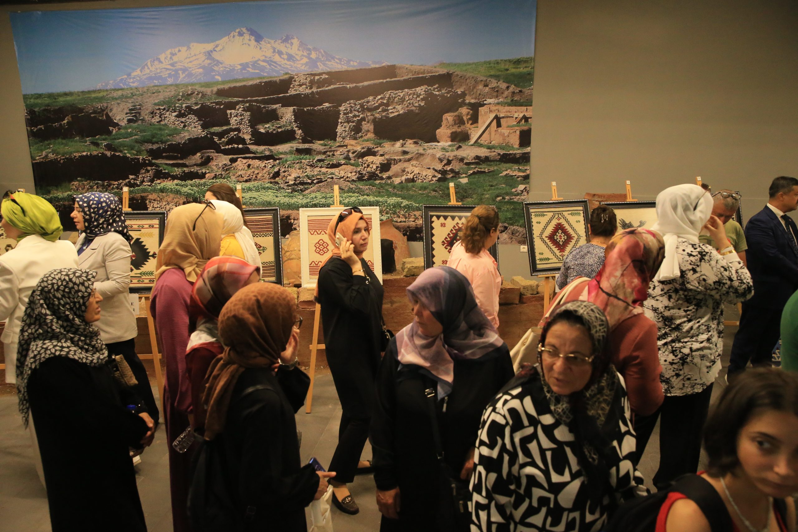 KAYSERİ (AA) – Kültür ve Turizm Bakanlığı kilim dokuma sanatçısı
