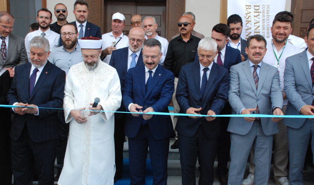 - "Farklı ırktan insanlar olabilir, farklı düşünceden, farklı felsefeden insanlar