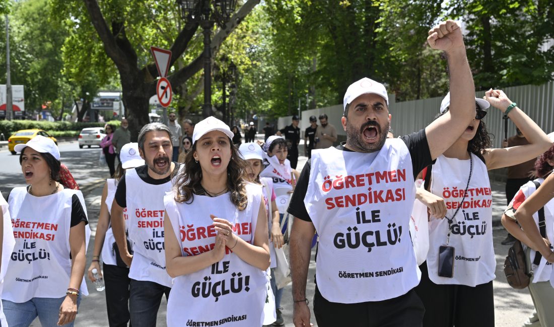 ANKARA (AA) – Eğitim ve Bilim Emekçileri Sendikası (Eğitim-Sen) üyeleri,