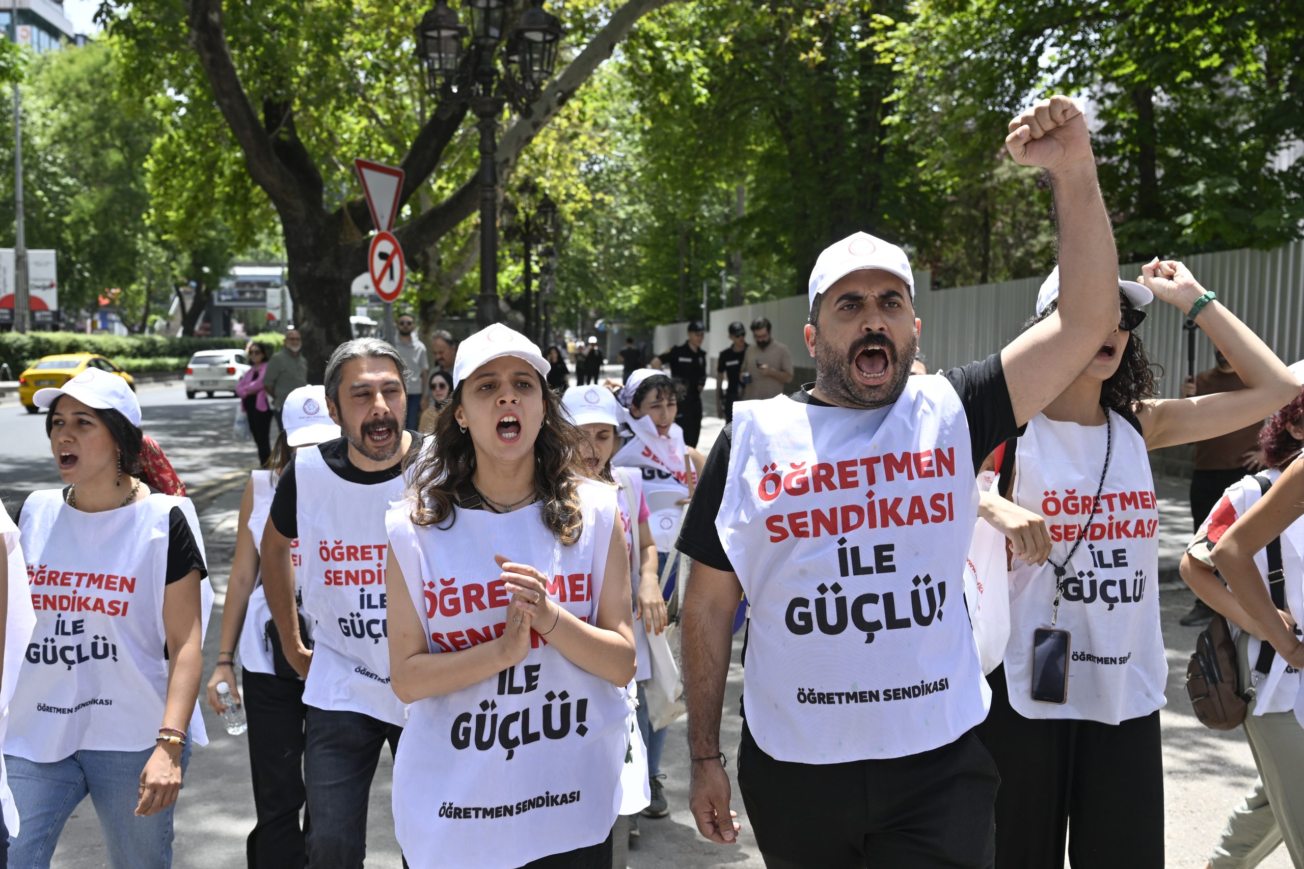 ANKARA (AA) – Eğitim ve Bilim Emekçileri Sendikası (Eğitim-Sen) üyeleri,