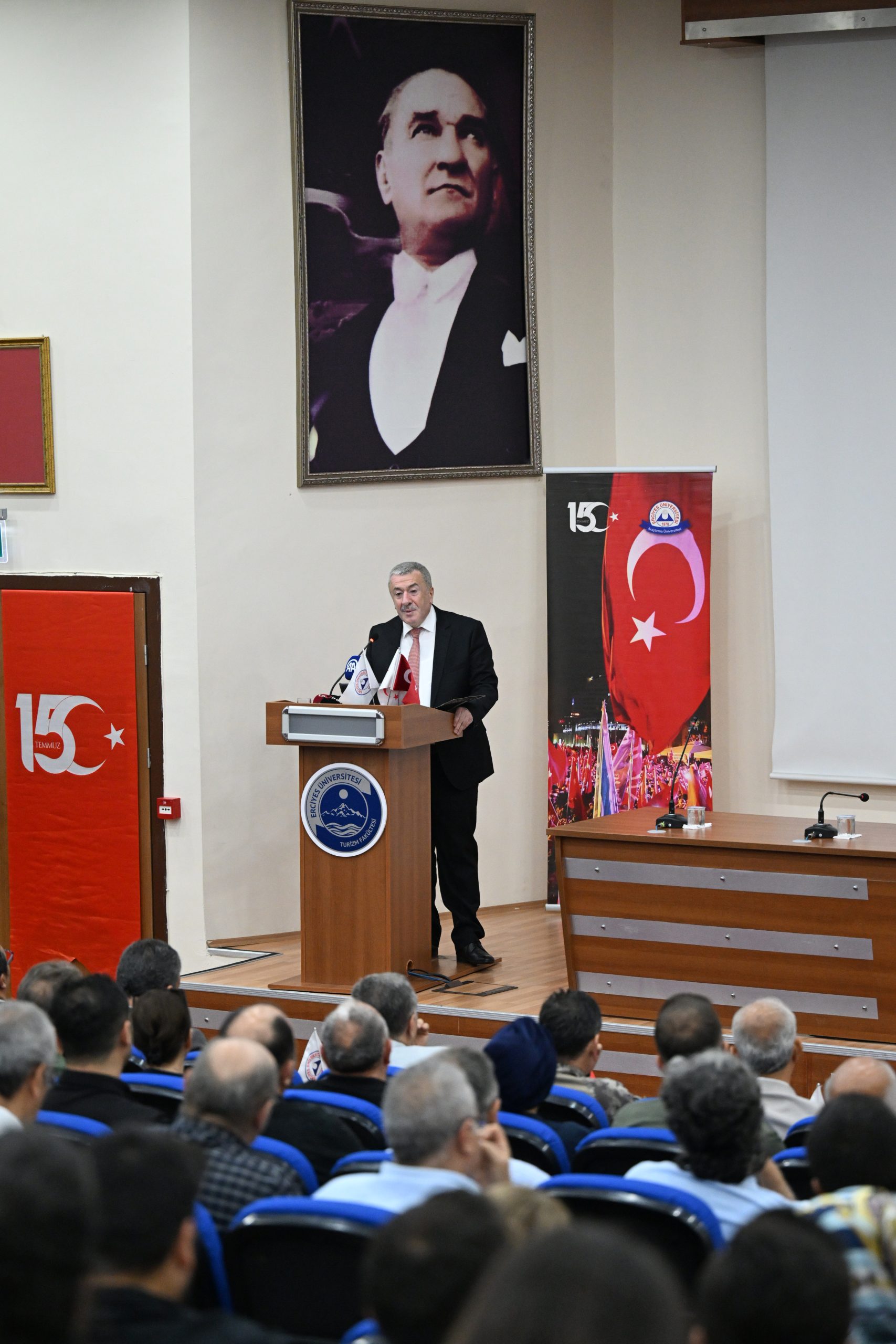 - "1960 darbesi İngiliz ağırlıklı bir darbedir. 1980 darbesi ise
