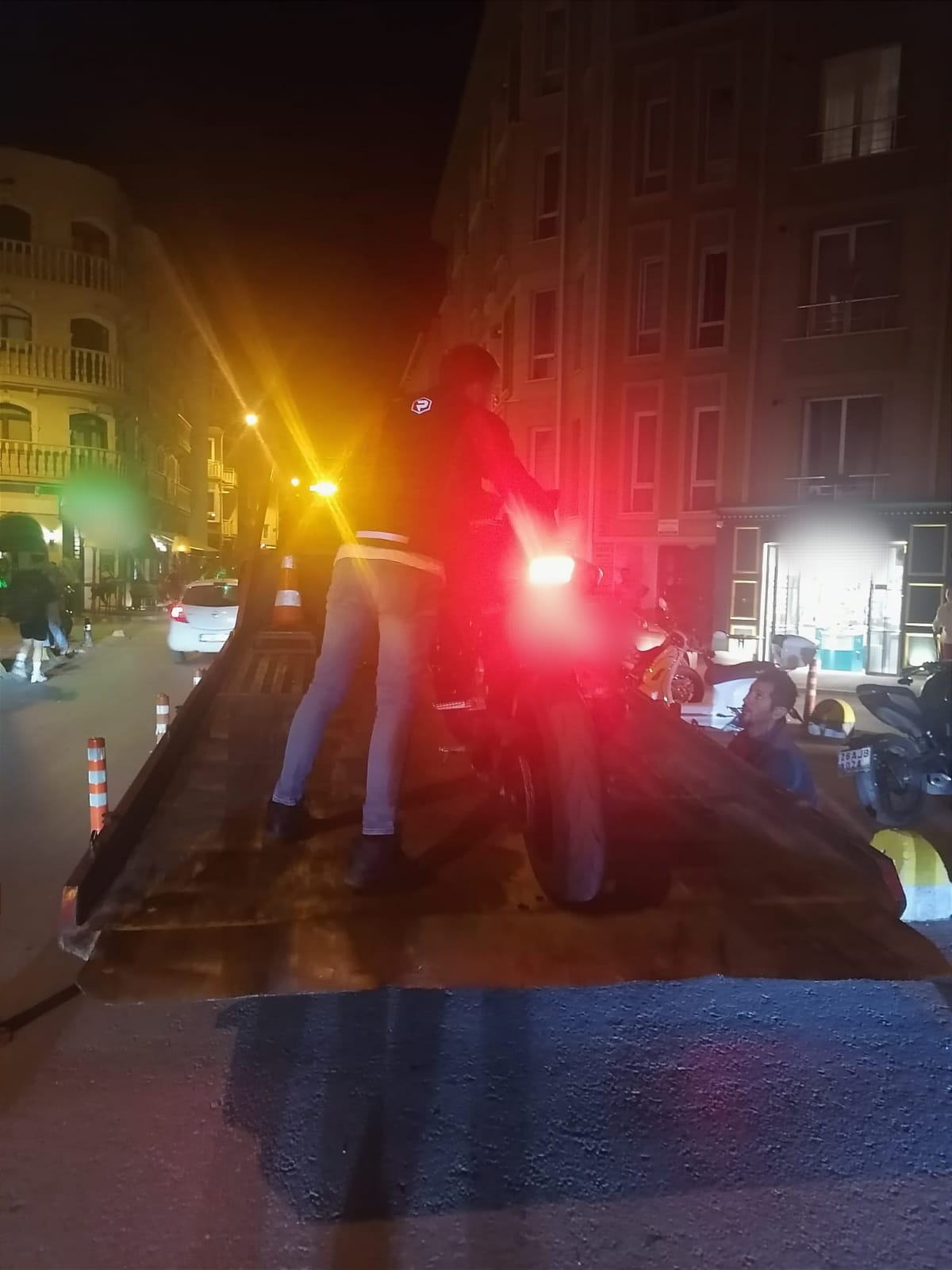 ESKİŞEHİR (AA) – Eskişehir'de polis tarafından "abart egzoz" uygulaması yapıldı.