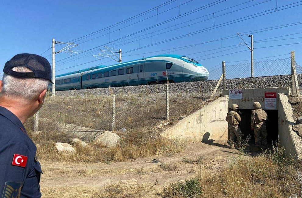 ESKİŞEHİR (AA) – Eskişehir İl Jandarma Komutanlığı, Yüksek Hızlı Tren