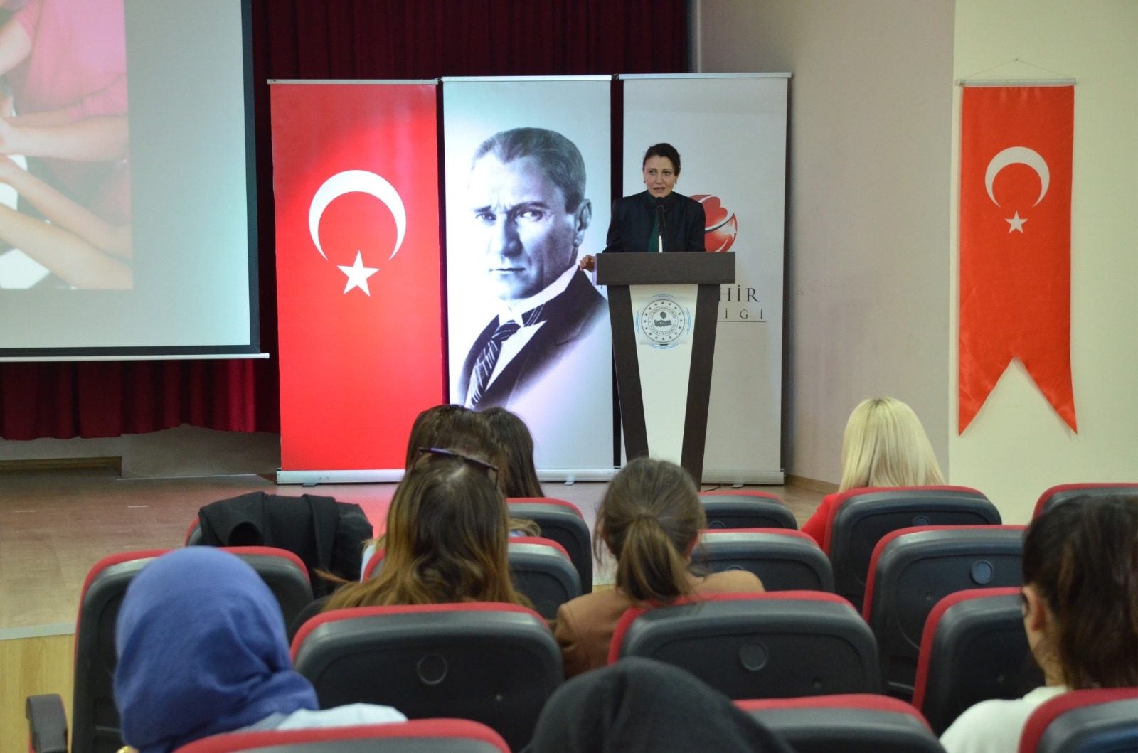 ESKİŞEHİR (AA) – Eskişehir Valisi Hüseyin Aksoy'un eşi Hülya Aksoy'un