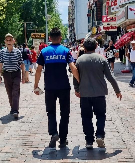 ESKİŞEHİR (AA) – Eskişehir'de belediye ekiplerince düzenlenen operasyonda yakalanan kişinin
