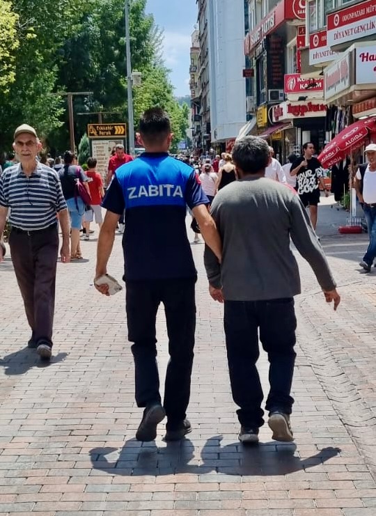 ESKİŞEHİR (AA) – Eskişehir'de belediye ekiplerince düzenlenen operasyonda yakalanan kişinin