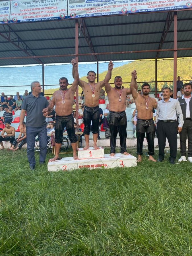 Sinop’ta düzenlenen yağlı güreşlerde Çankırı Belediyesi Gençlik Spor Kulübü Güreşçileri,