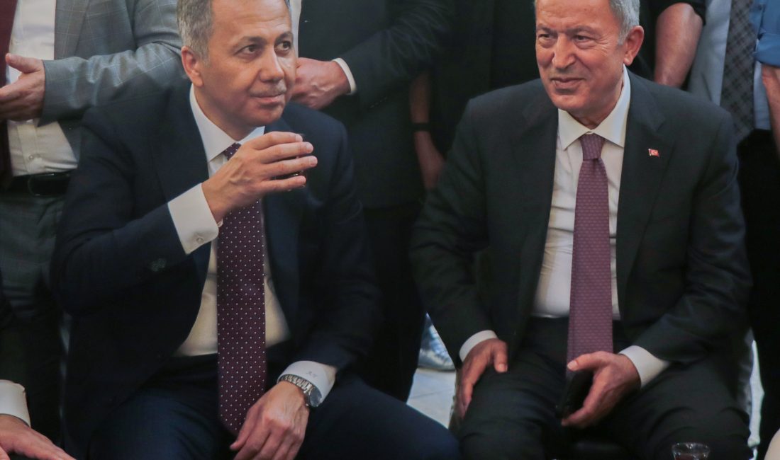 KAYSERİ (AA) – İçişleri Bakanı Ali Yerlikaya, Kayseri'de esnaf ziyaretinde
