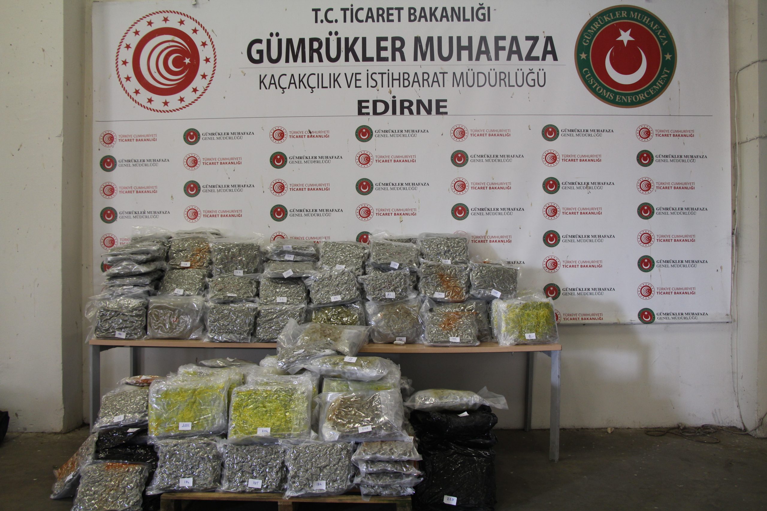 ANKARA (AA) – Ticaret Bakanlığı Gümrük Muhafaza ekipleri, Kapıkule Gümrük