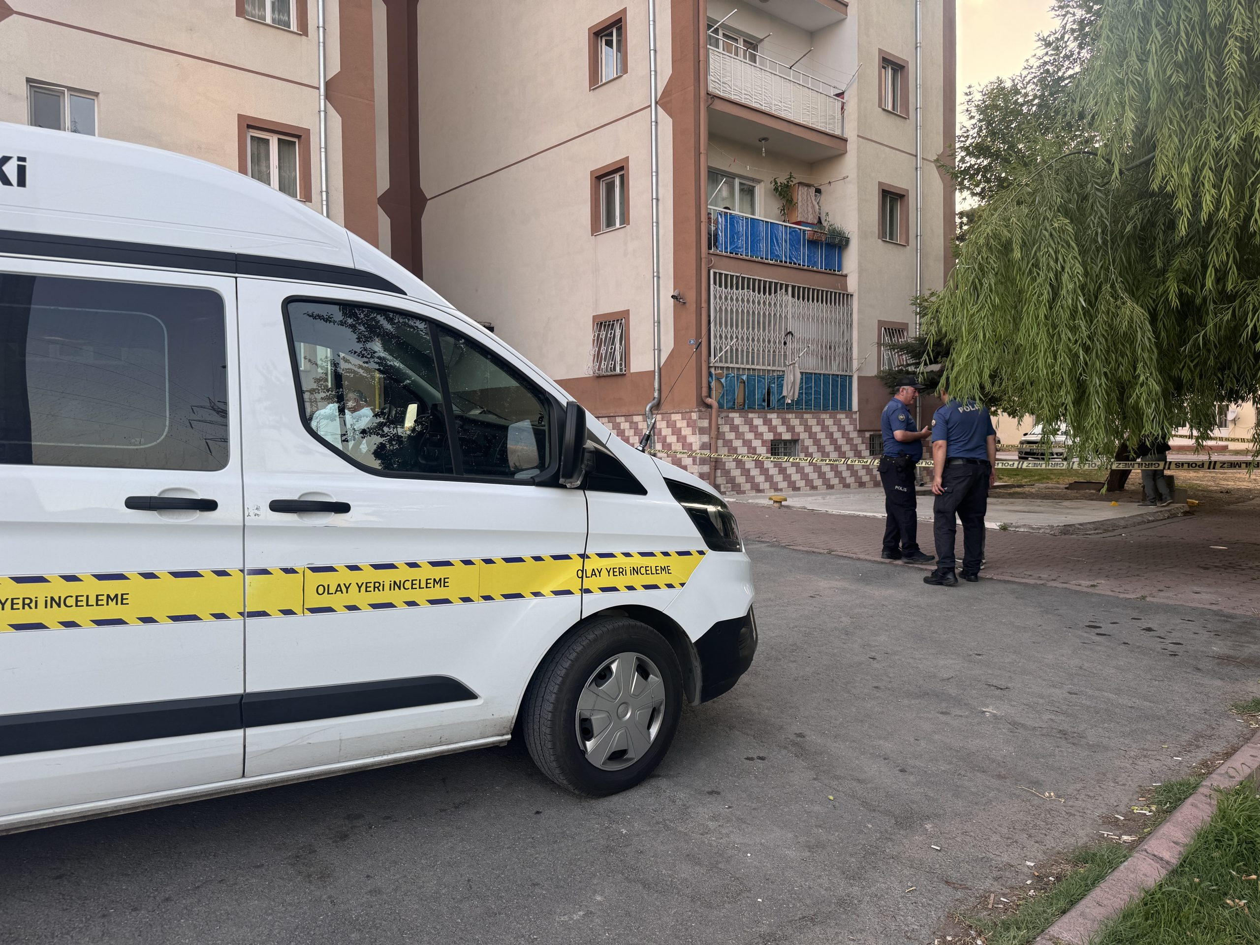 KAYSERİ (AA) – Kayseri'nin Melikgazi ilçesinde, akrabalar arasındaki kavgada 2