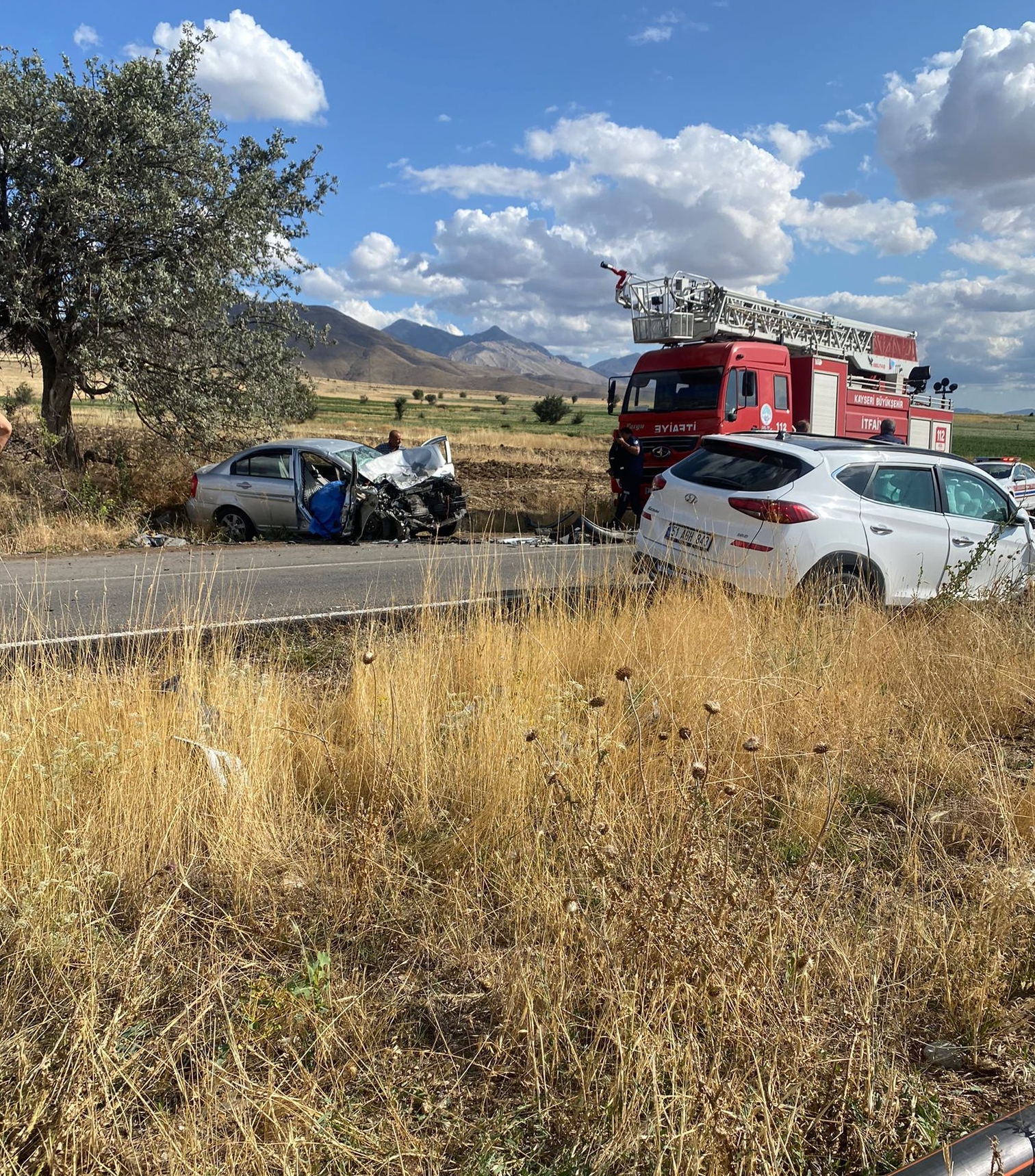 KAYSERİ (AA) – Kayseri'nin Tomarza ilçesinde 2 otomobilin çarpışması sonucu