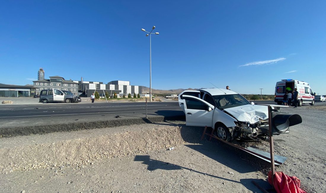 KAYSERİ (AA) – Kayseri'de iki otomobilin çarpışması sonucu yaralanan 4
