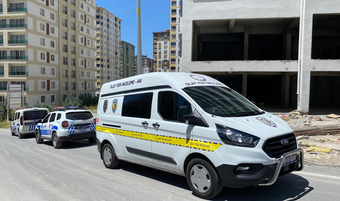 KAYSERİ (AA) – Kayseri'nin Talas ilçesinde inşaattan düşen işçi yaralandı.