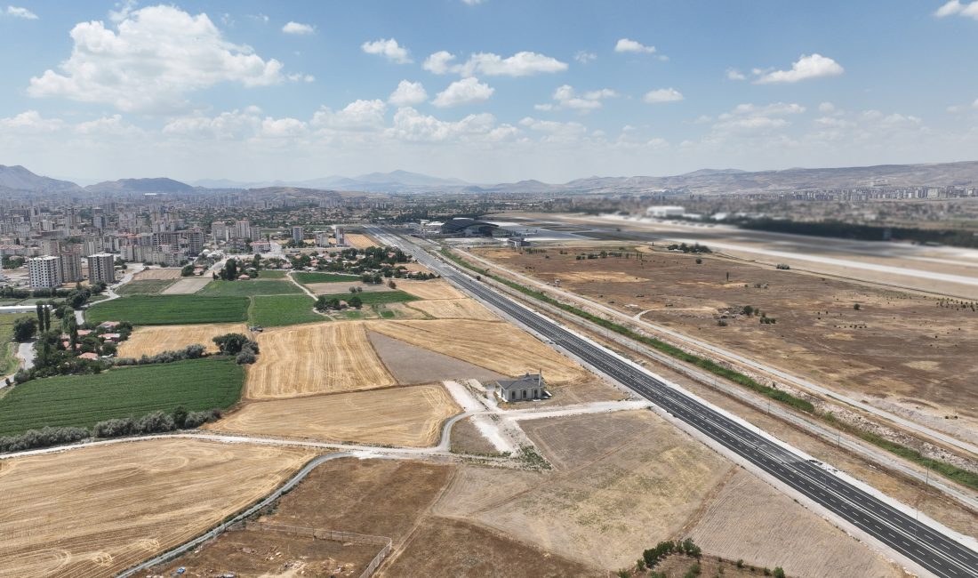 KAYSERİ (AA) – Kayseri Büyükşehir Belediye Başkanı Memduh Büyükkılıç, asfaltlama
