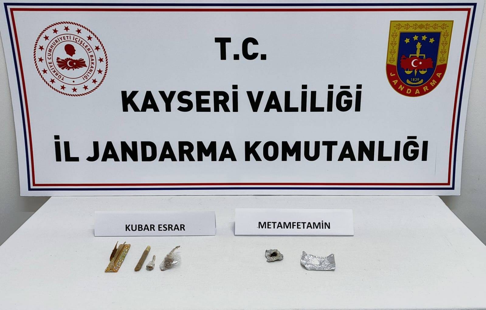KAYSERİ (AA) – Kayseri'nin Yahyalı ilçesinde araçlarında uyuşturucu ele geçirilen