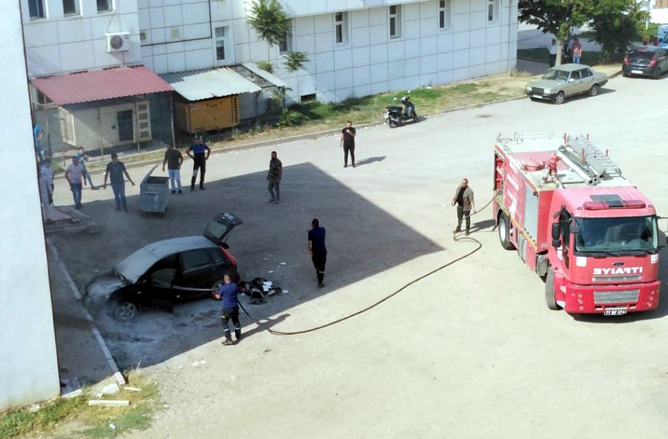 KIRIKKALE (AA) – Kırıkkale'nin Bahṣılı ilçesinde park halindeki otomobilde çıkan