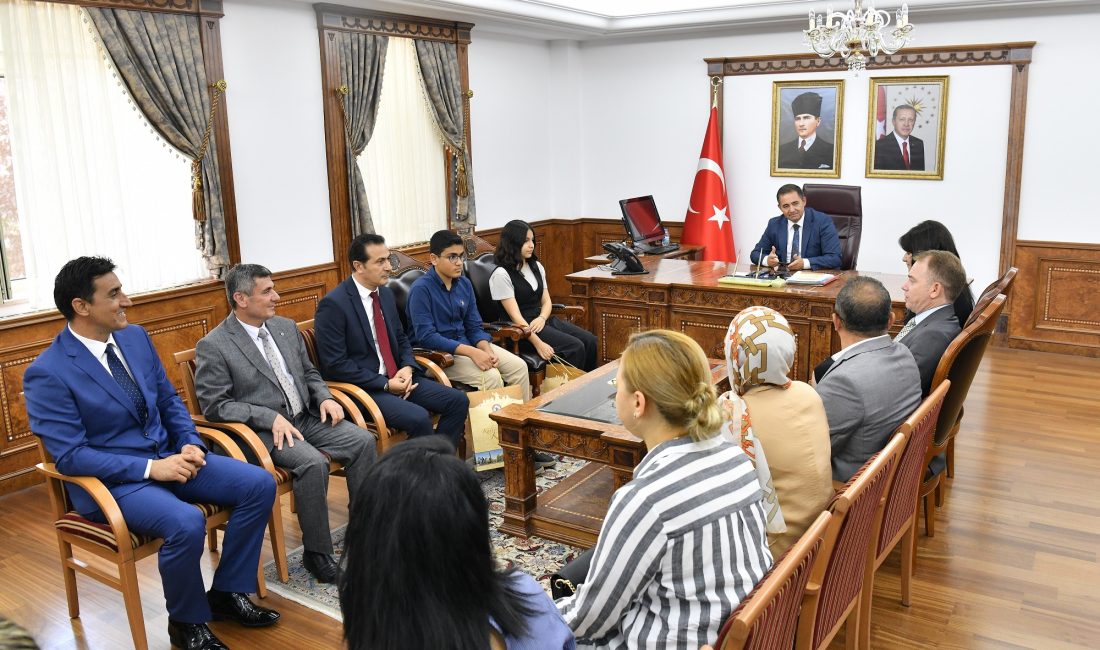 KIRŞEHİR (AA) – Kırşehir Valisi Hüdayar Mete Buhara, Liselere Geçiş
