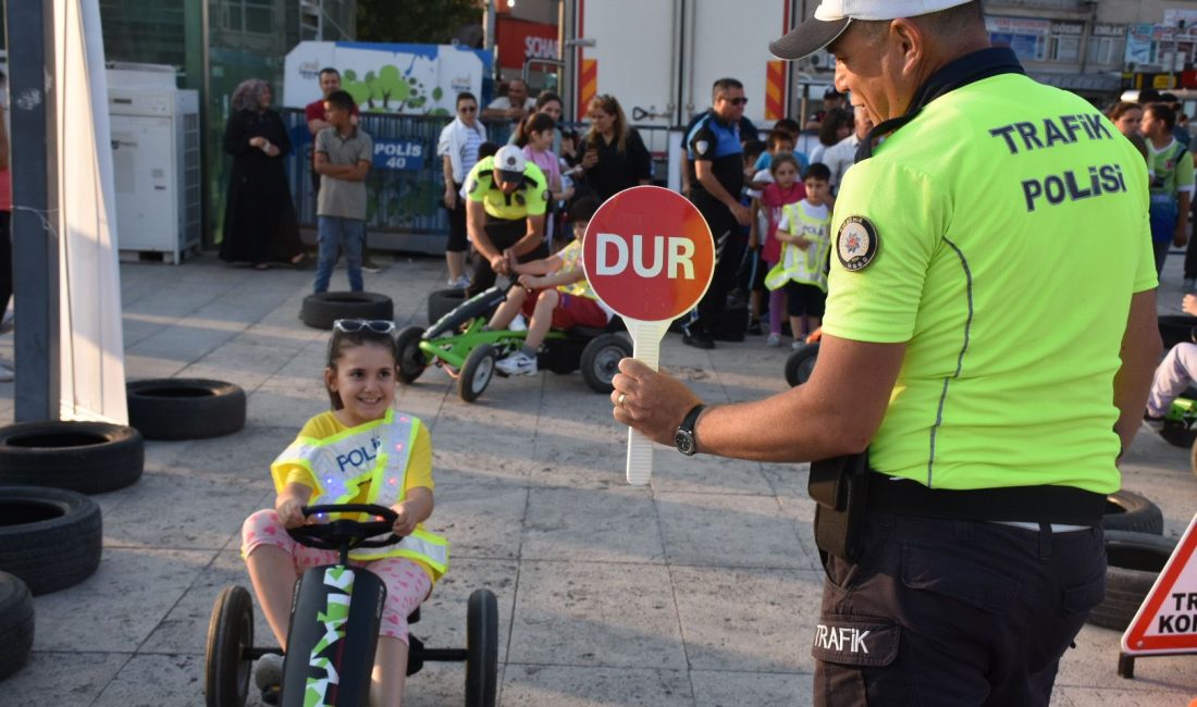 KIRŞEHİR (AA) – Kırşehir'de polis ekiplerince minik öğrencilere uygulamalı olarak