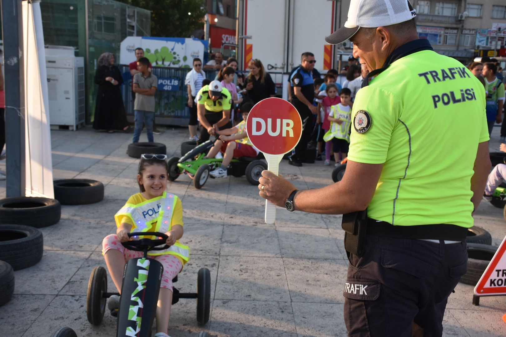 KIRŞEHİR (AA) – Kırşehir'de polis ekiplerince minik öğrencilere uygulamalı olarak