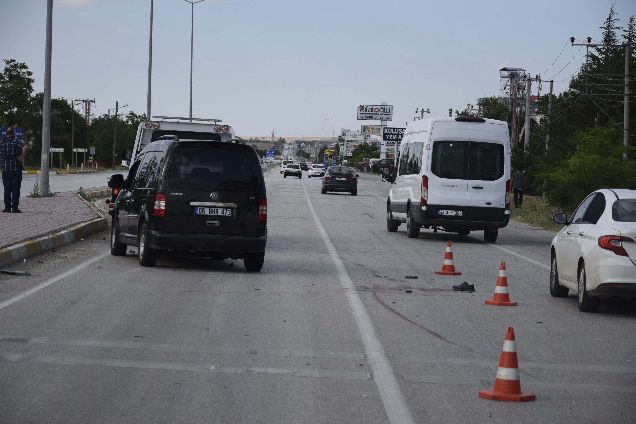 KONYA(AA) – Konya'nın Kulu ilçesinde, hafif ticari aracın çarptığı elektrikli