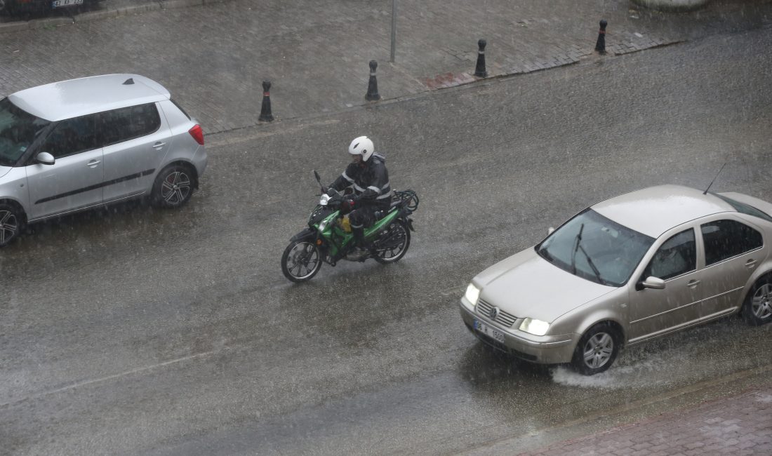 KONYA (AA) – Konya'da etkili olan sağanak nedeniyle bazı cadde