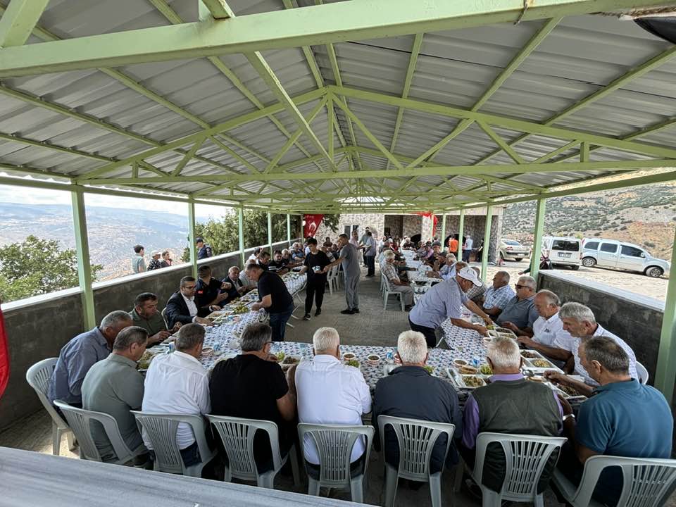 SİVAS (AA) – Sivas'ın Koyulhisar ilçesinde muharrem ayı dolayısıyla vatandaşlara