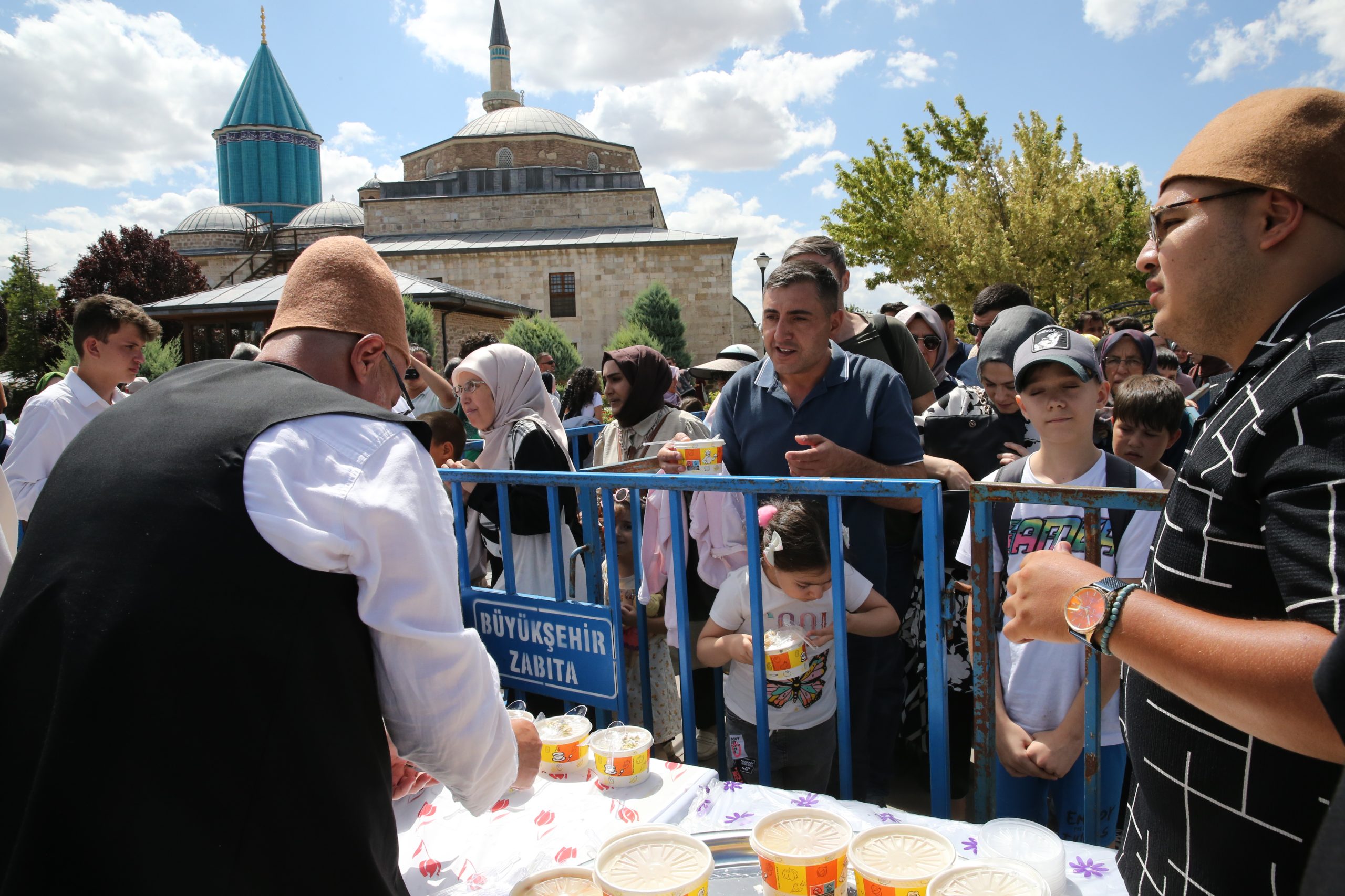 KONYA (AA) – Konya'da, Hazreti Mevlana'nın dergahında Mevlevi usullerine göre