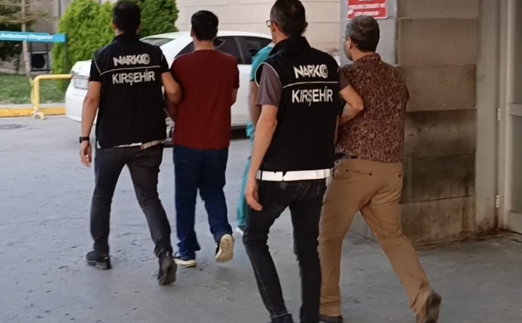 KIRŞEHİR (AA) – Kırşehir'de midesinde 1 kilo 300 gram eroin